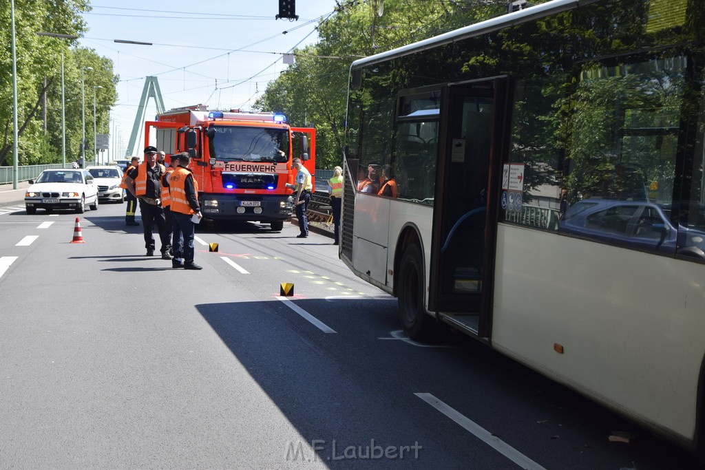 VU Schulbus Taxi Severinsbruecke Rich Innenstadt P31.JPG - Miklos Laubert